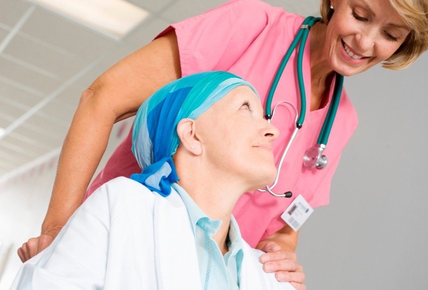 Imagem ilustrativa da crioablação sendo realizada em paciente com metástase óssea