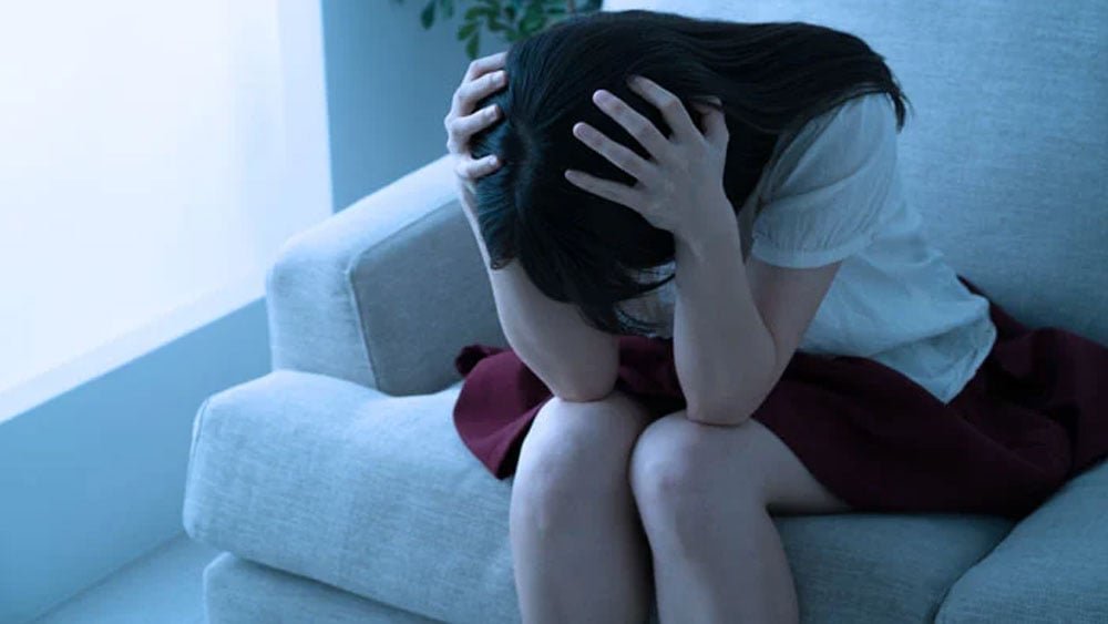 Pessoa lidando com sintomas de ansiedade generalizada