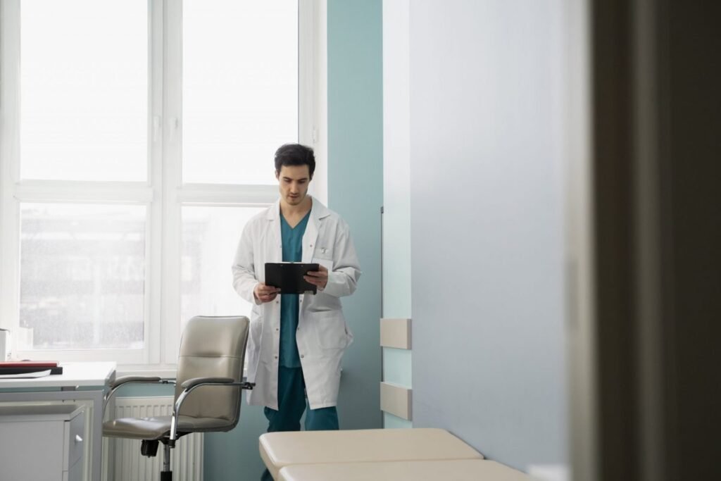 Estudantes de Medicina se preparando para o Enamed