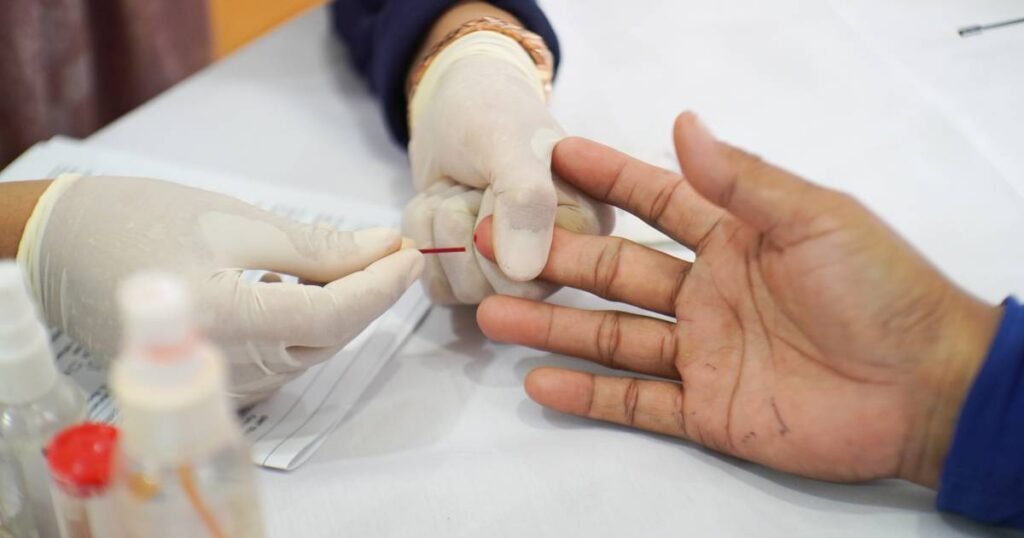 Mulher realizando check-up de fertilidade com médicos da Fertgroup